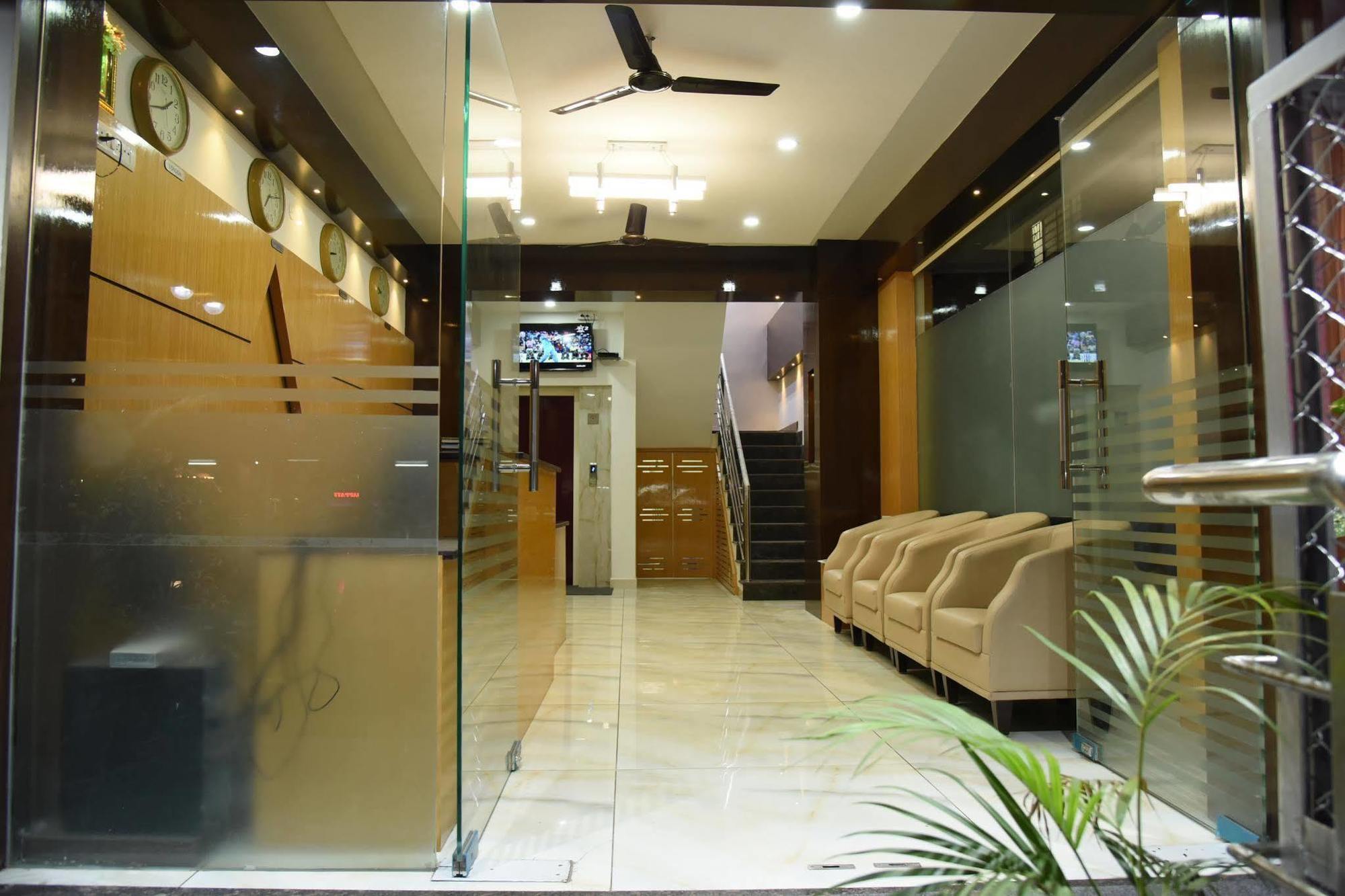 Capital O 76622 Hotel Raama Grand Maisur Dış mekan fotoğraf