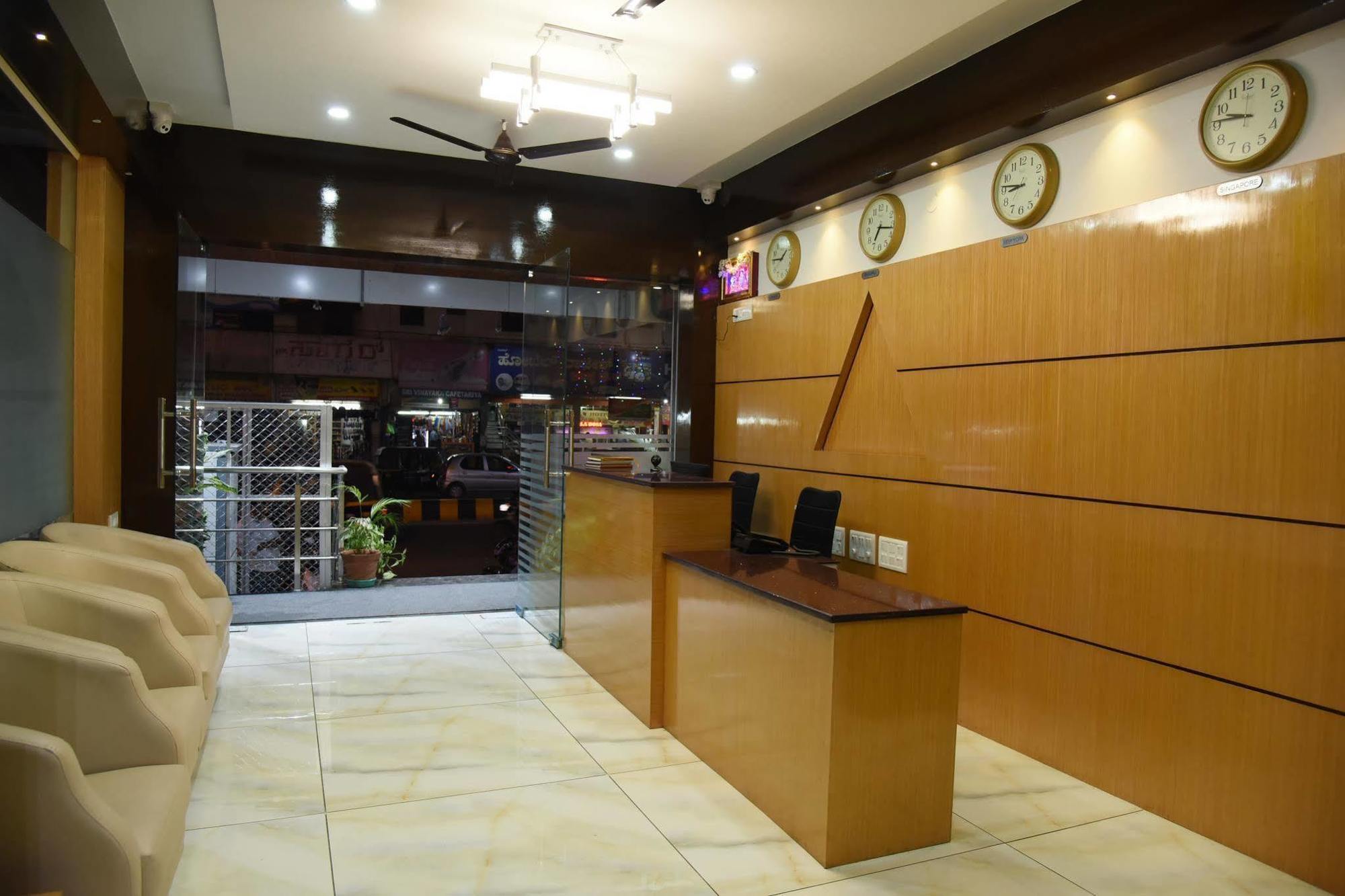 Capital O 76622 Hotel Raama Grand Maisur Dış mekan fotoğraf
